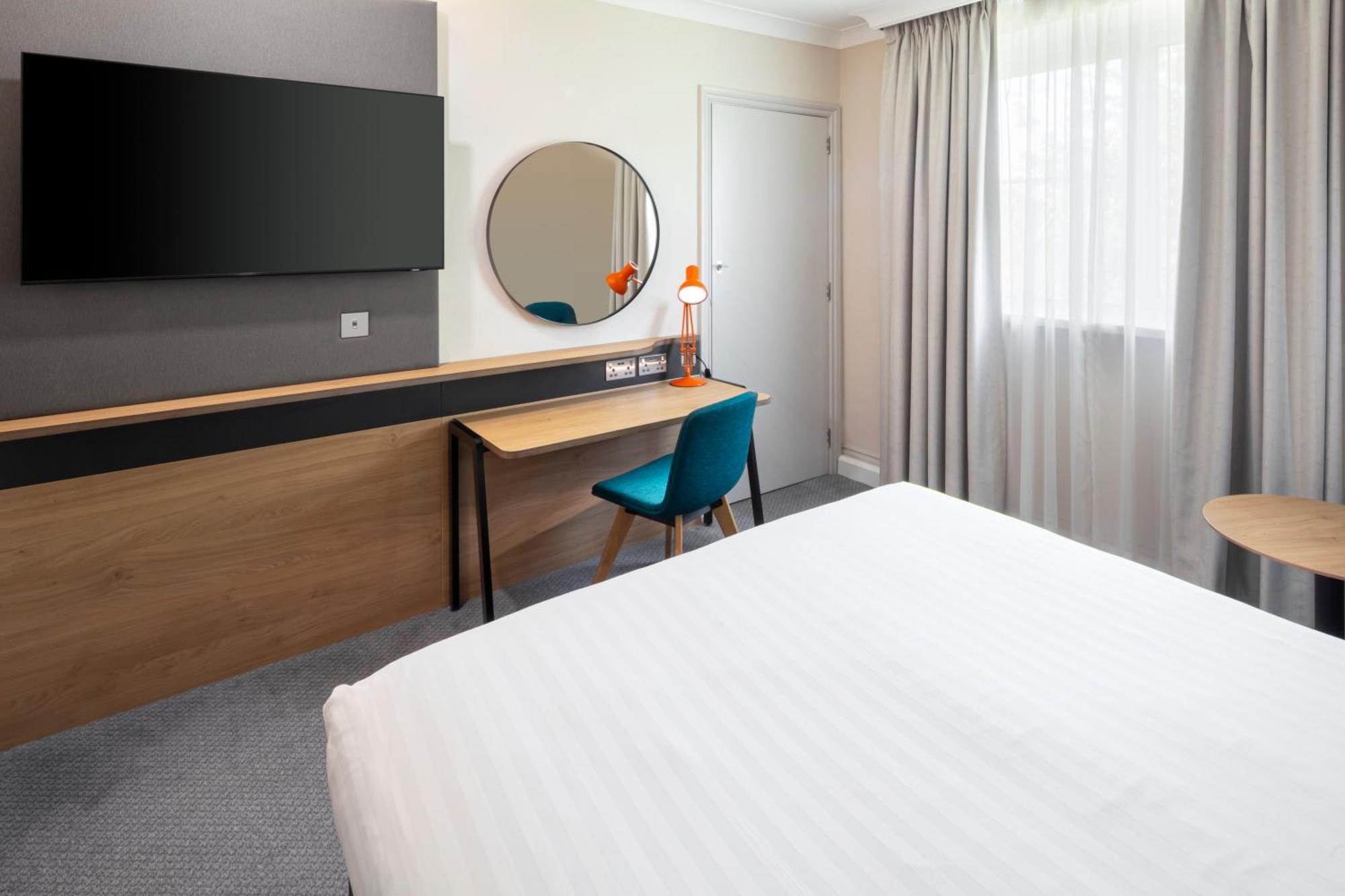Holiday Inn Reading South M4 Jct 11 By Ihg Exterior photo