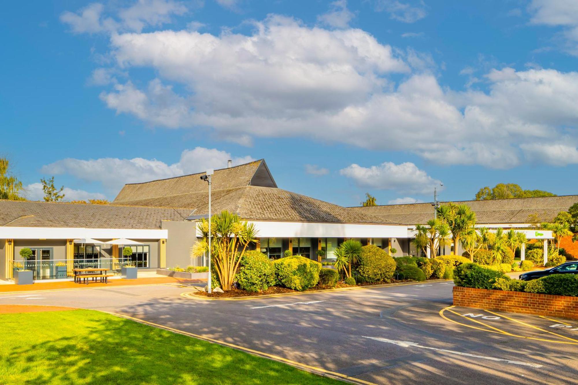 Holiday Inn Reading South M4 Jct 11 By Ihg Exterior photo