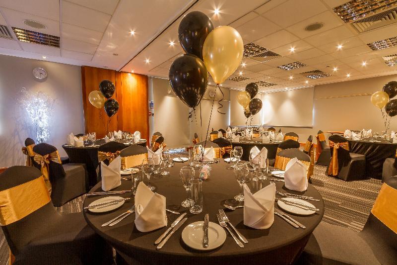 Holiday Inn Reading South M4 Jct 11 By Ihg Exterior photo